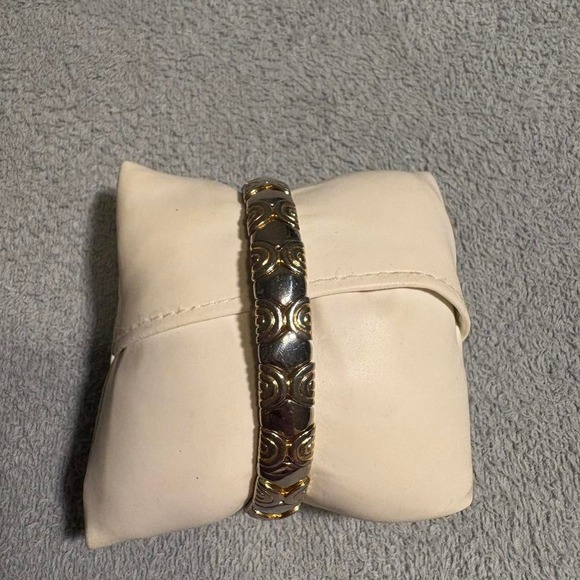 Vintage‎ Beautiful Gold and Silver tone slightly flexible bracelet - Picture 2 of 3